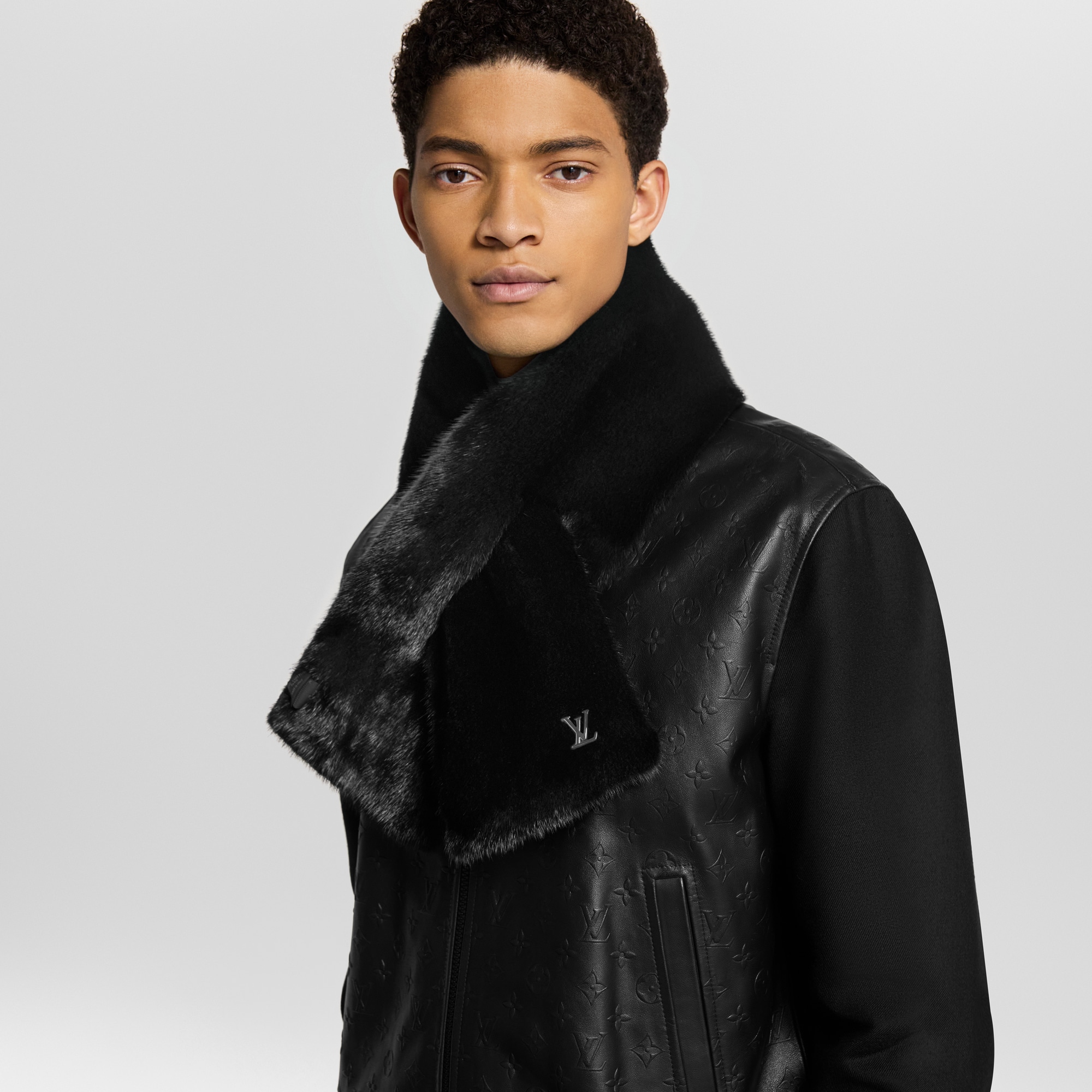 Monogram Reverse Fur Scarf . - Luxury Accessories - M75891 Black